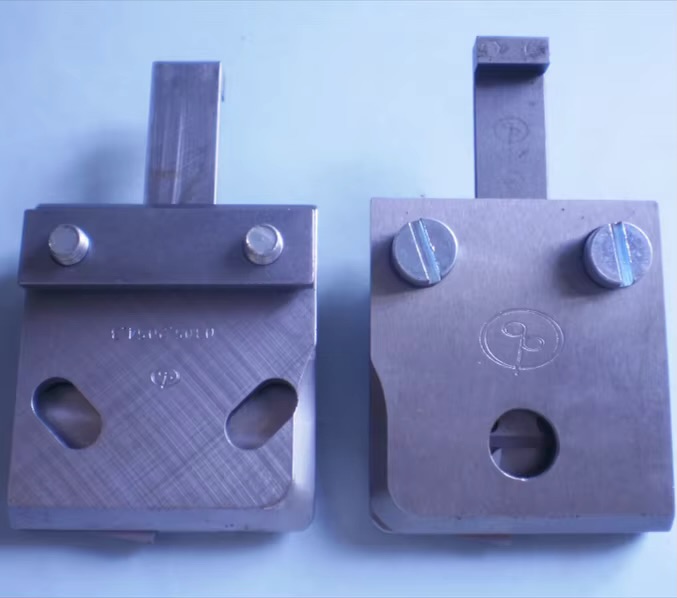 Плита скобозагибателя в сборе для Muller Martini DB45 (арт. 0305.2054)